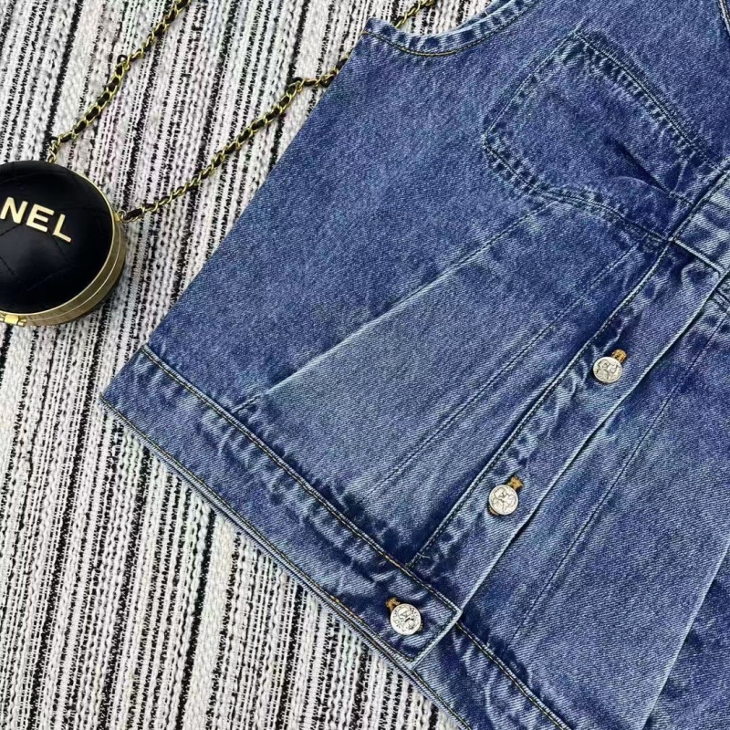 Ch**el jeans